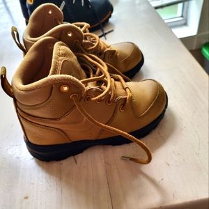 Kids boots